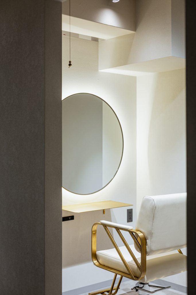 個室で自分好みの音楽を満喫できる美容院