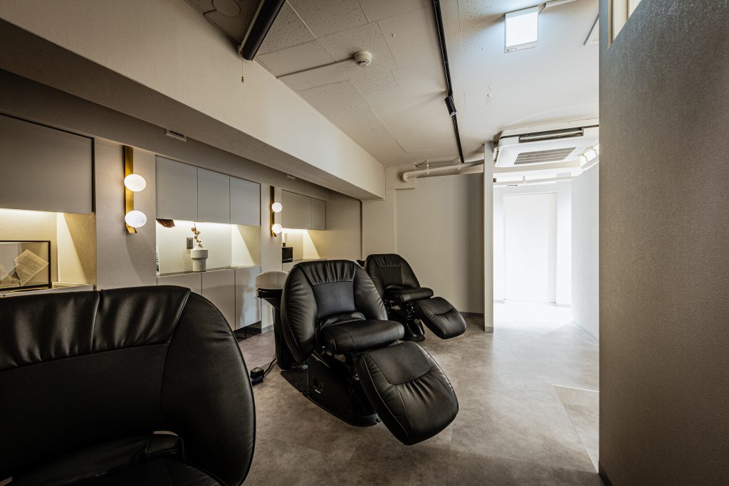 フルフラットなシャンプー台【美容院・銀座】