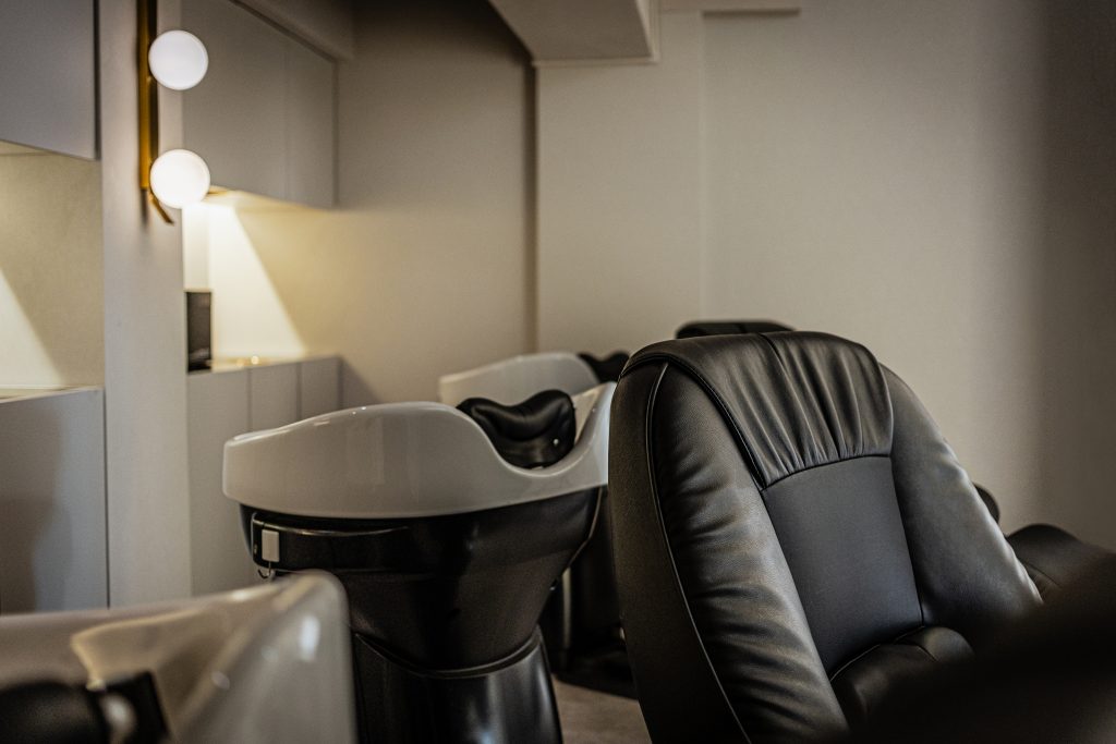 美容院のヘアケア施術